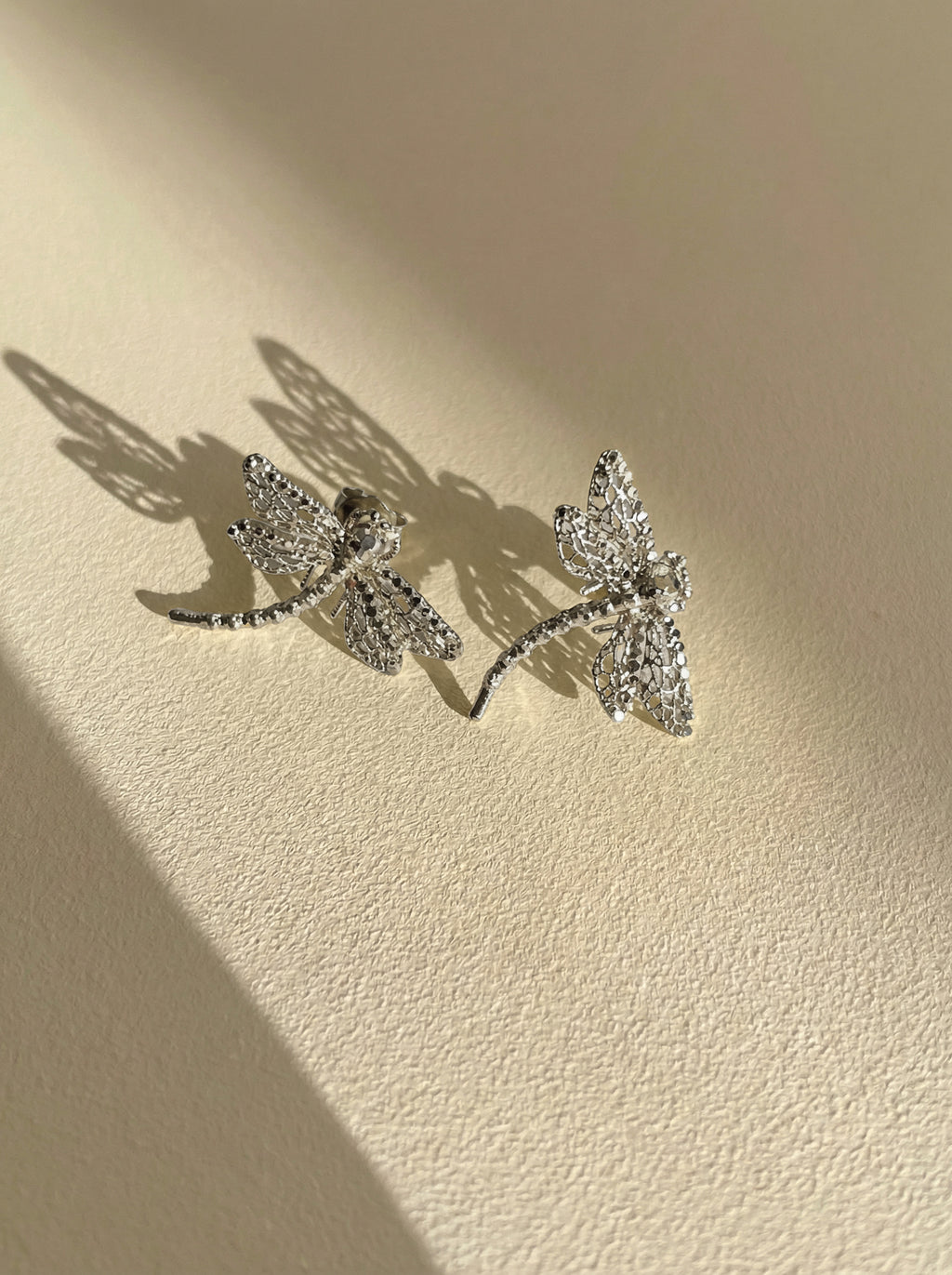 Aeria Lume Silver Color