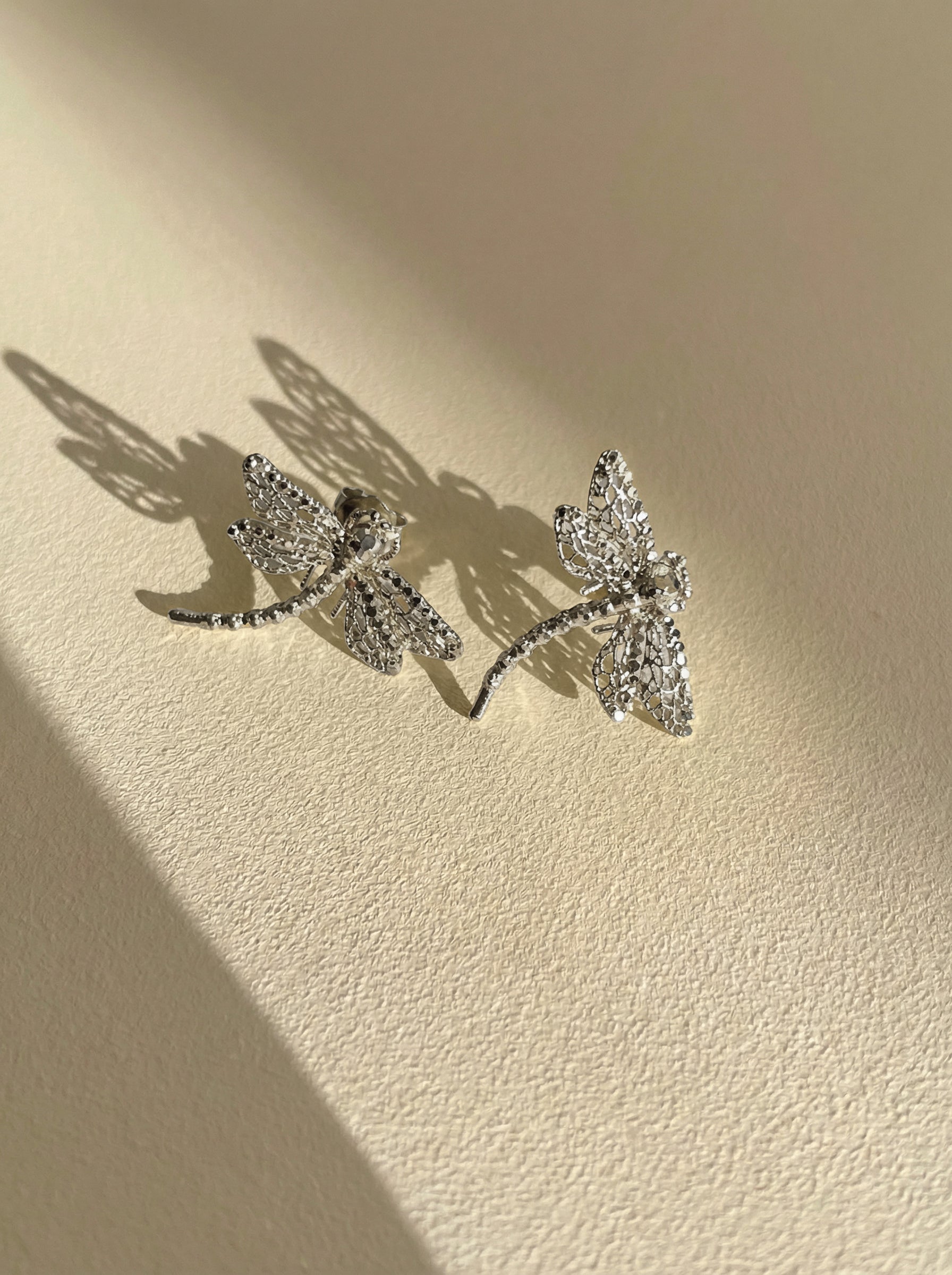 Aeria Lume Silver Color