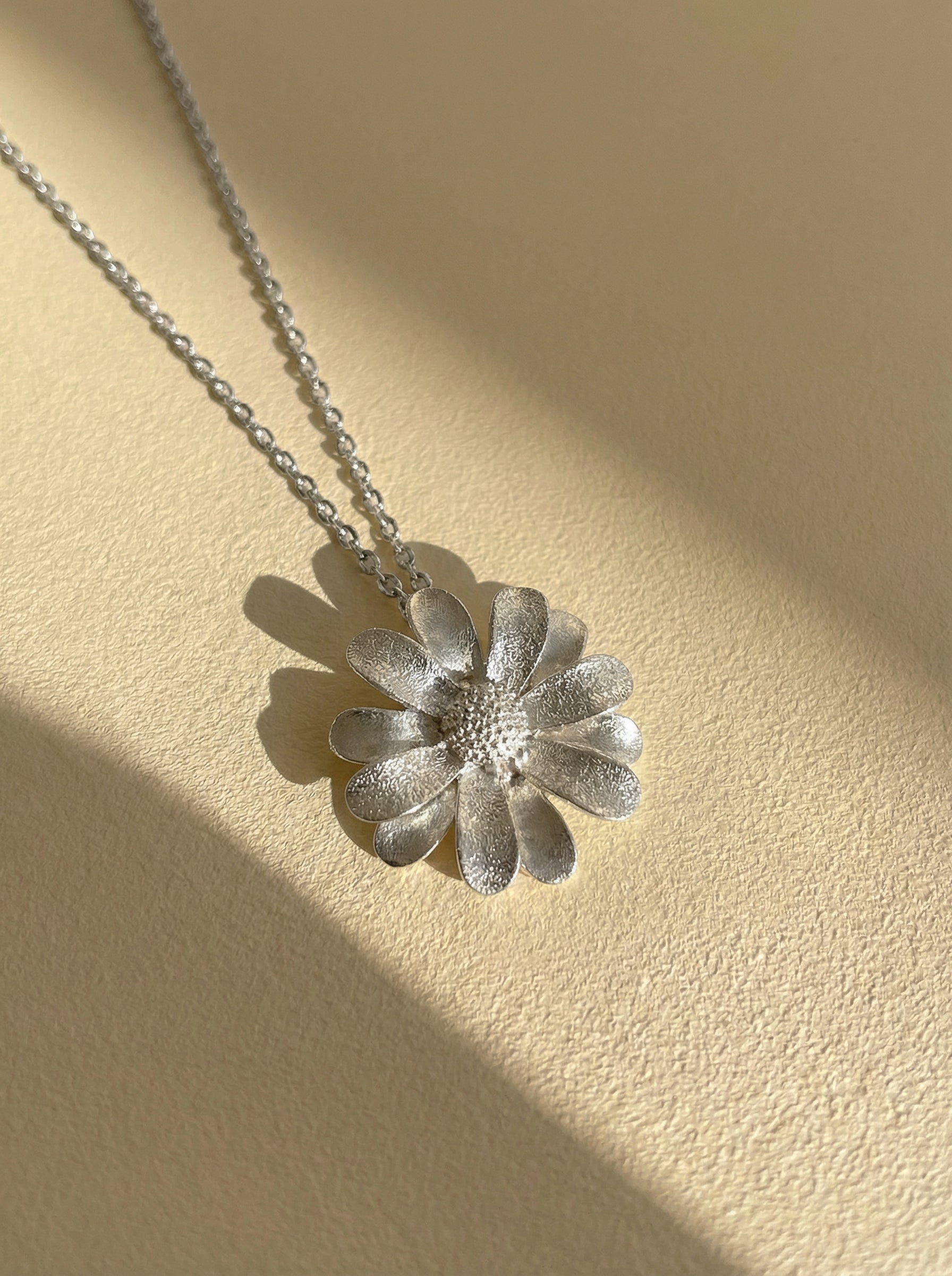 Bloom Luna Silver Color